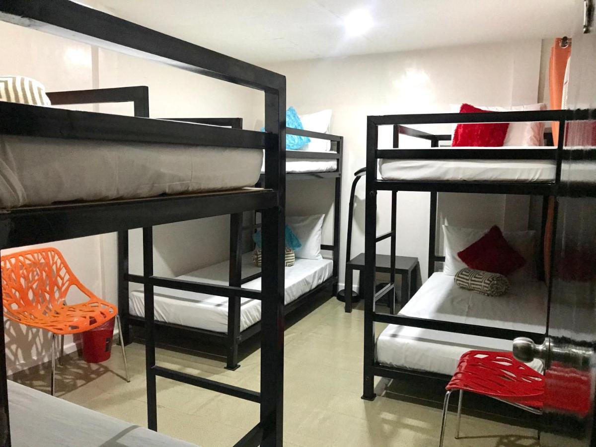 מקטאן Halfway House Hostel Mactan Cebu Airport מראה חיצוני תמונה