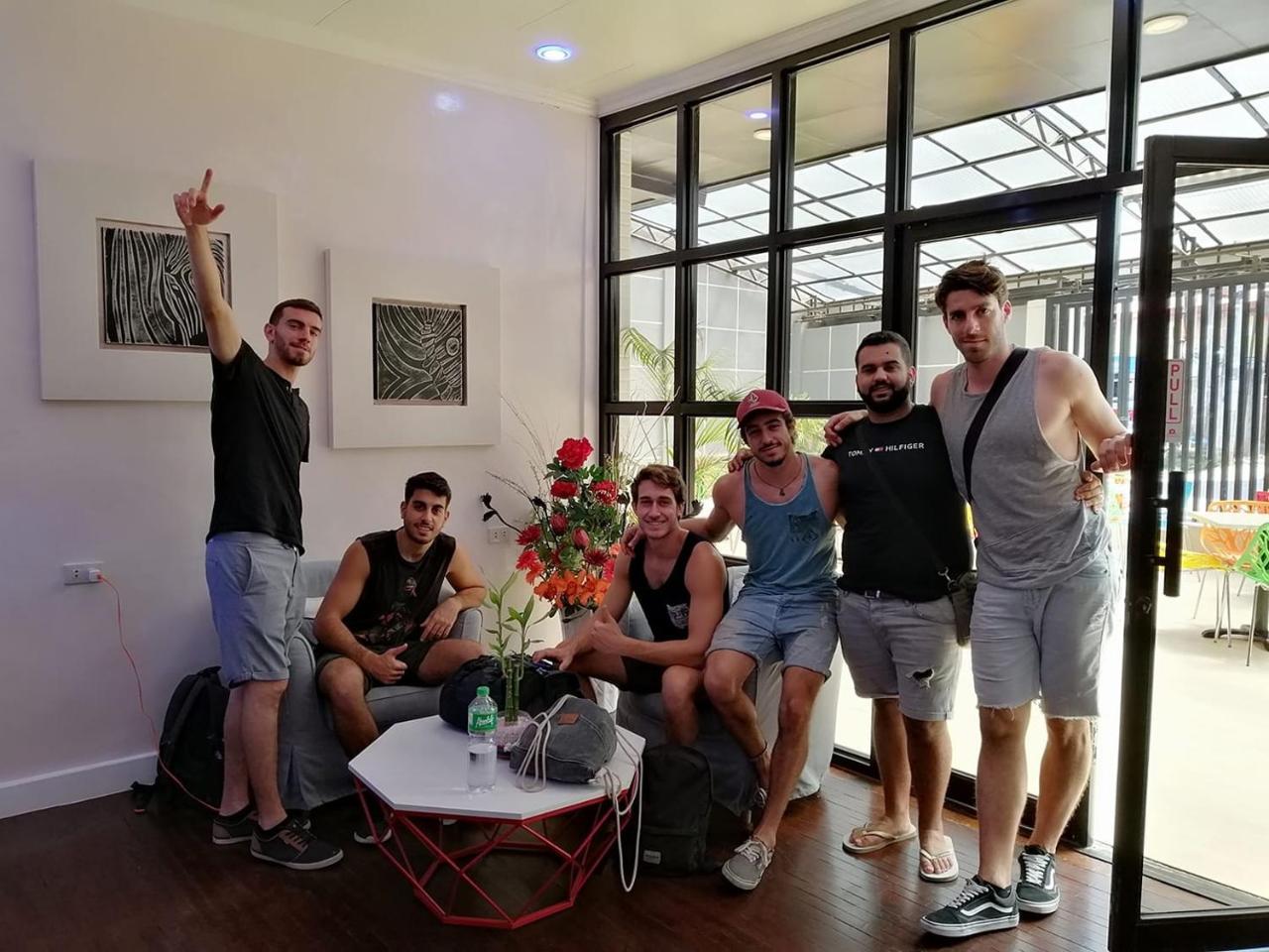 מקטאן Halfway House Hostel Mactan Cebu Airport מראה חיצוני תמונה